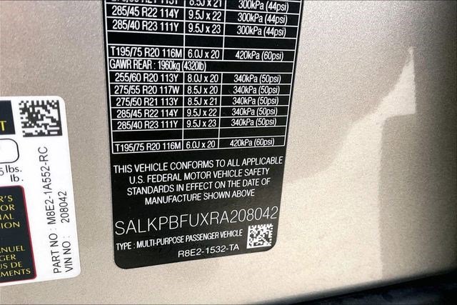 Used 2024 Land Rover Range Rover Long Wheelbase SE image 11