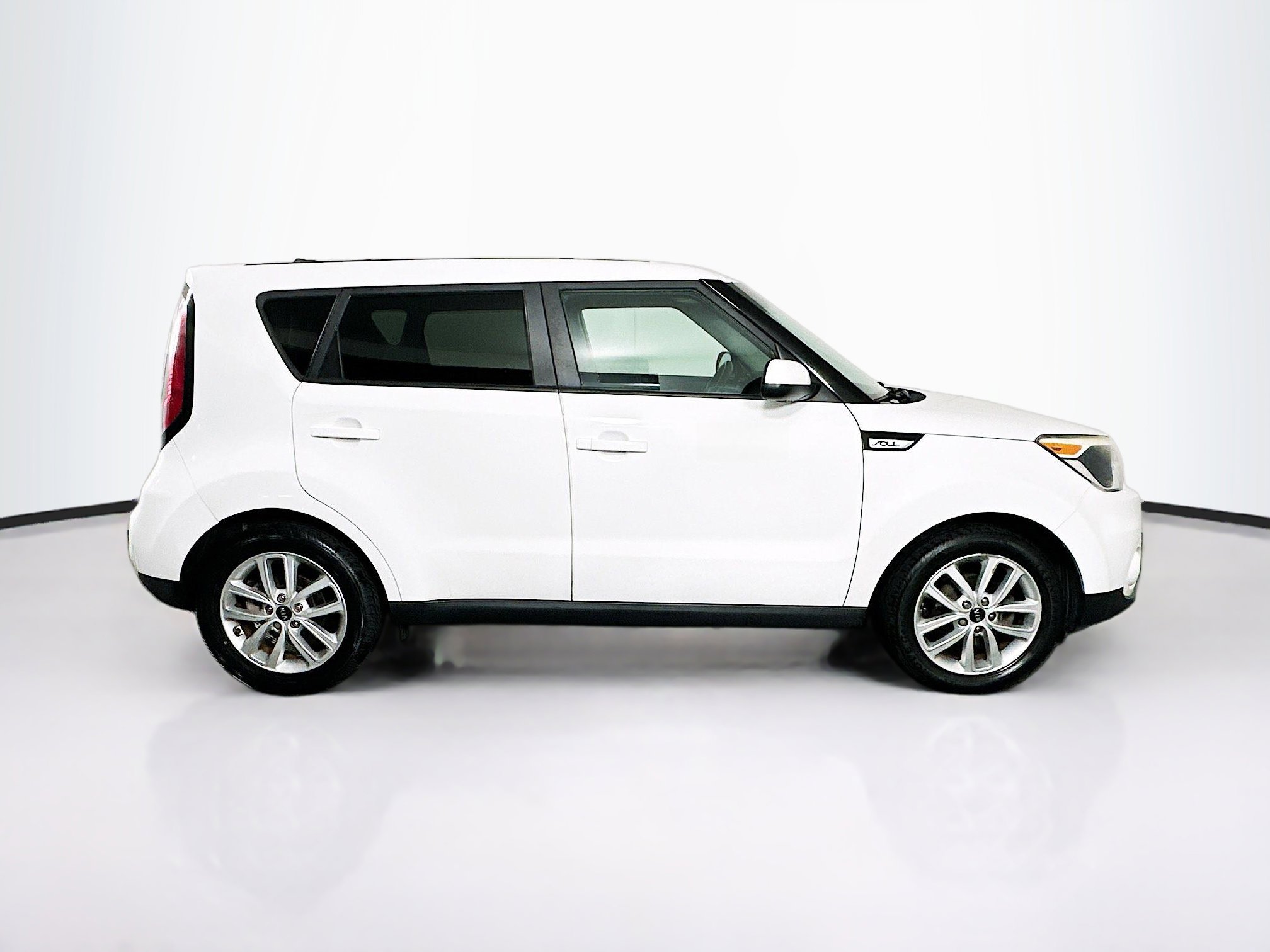 Used 2017 Kia Soul + FWD image 10