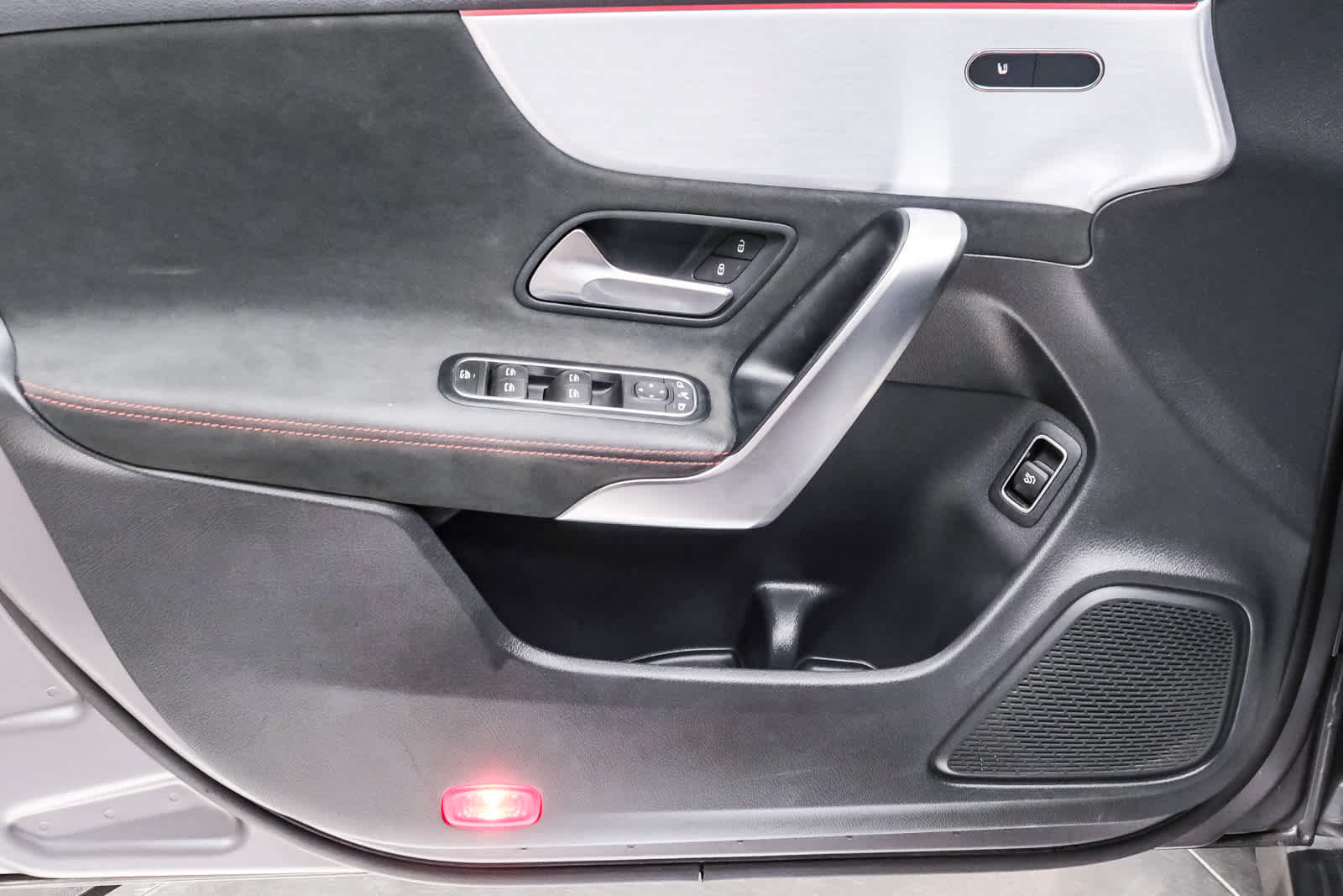 Used 2022 Mercedes-Benz CLA 250 image 27