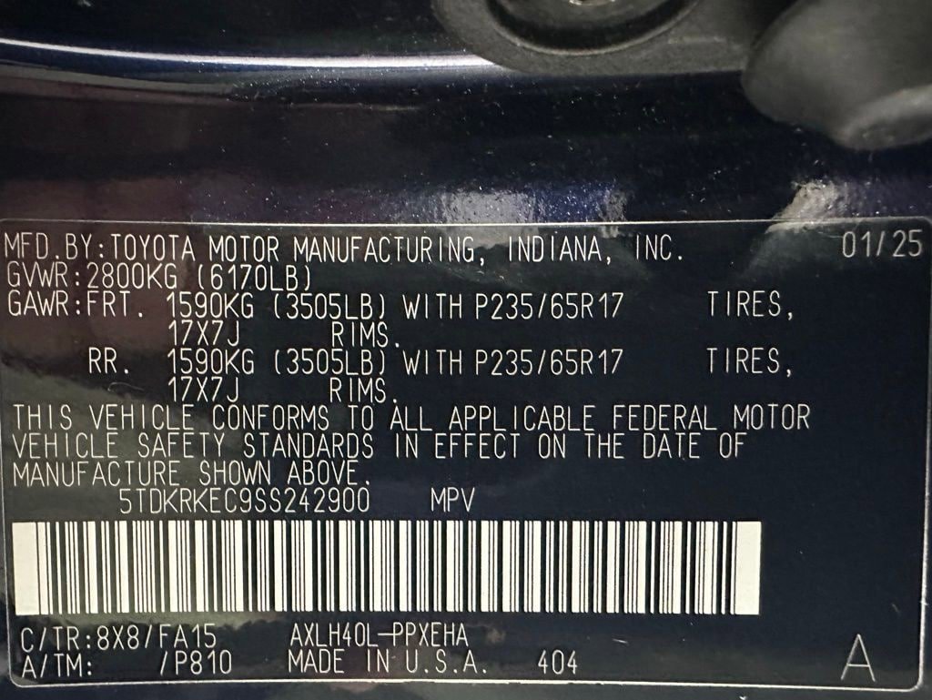 Used 2025 Toyota Sienna LE FWD image 11