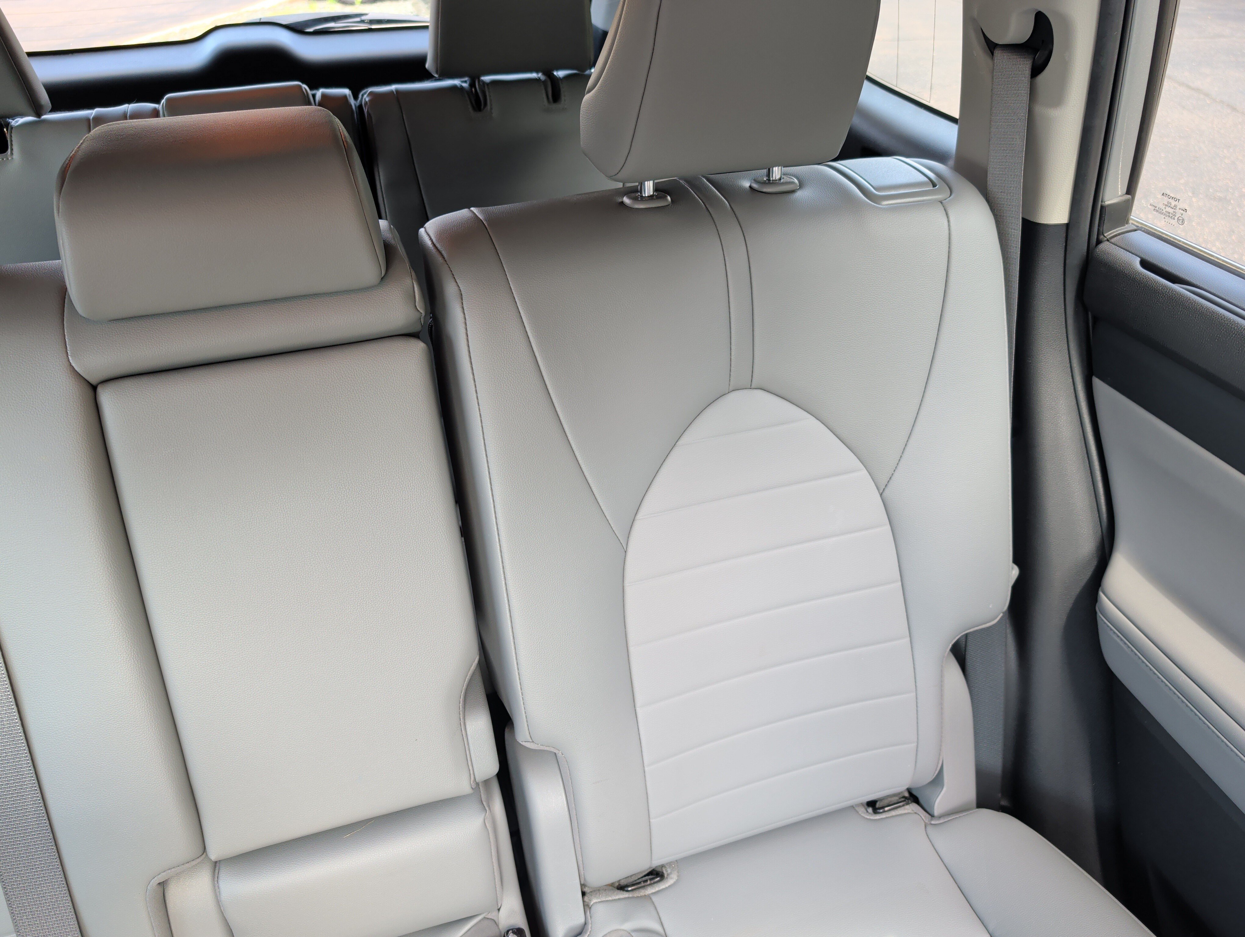 Used 2022 Toyota Highlander XLE AWD/4WD image 14