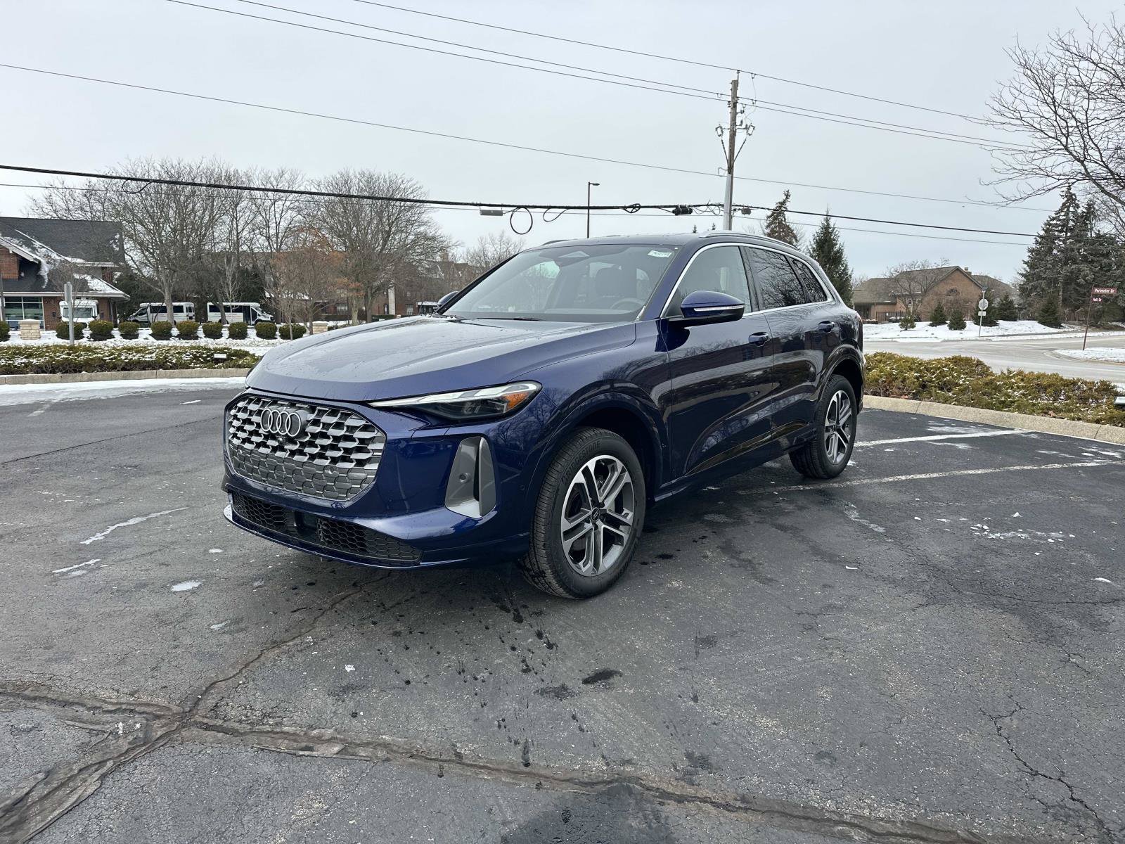Used 2025 Audi Q5 Premium AWD/4WD image 3