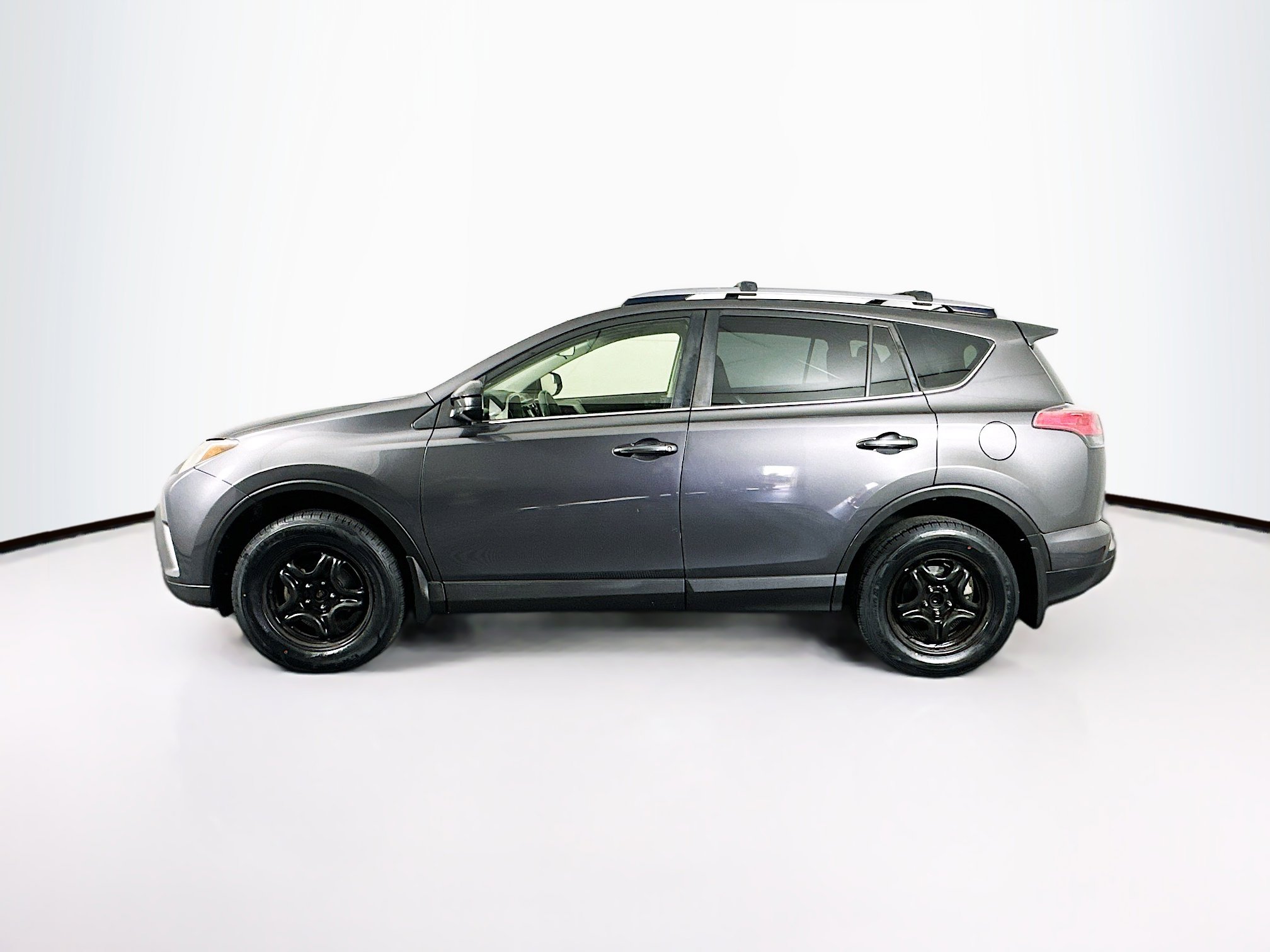 Used 2017 Toyota RAV4 LE image 4