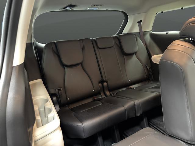 Used 2024 Kia Carnival EX image 31