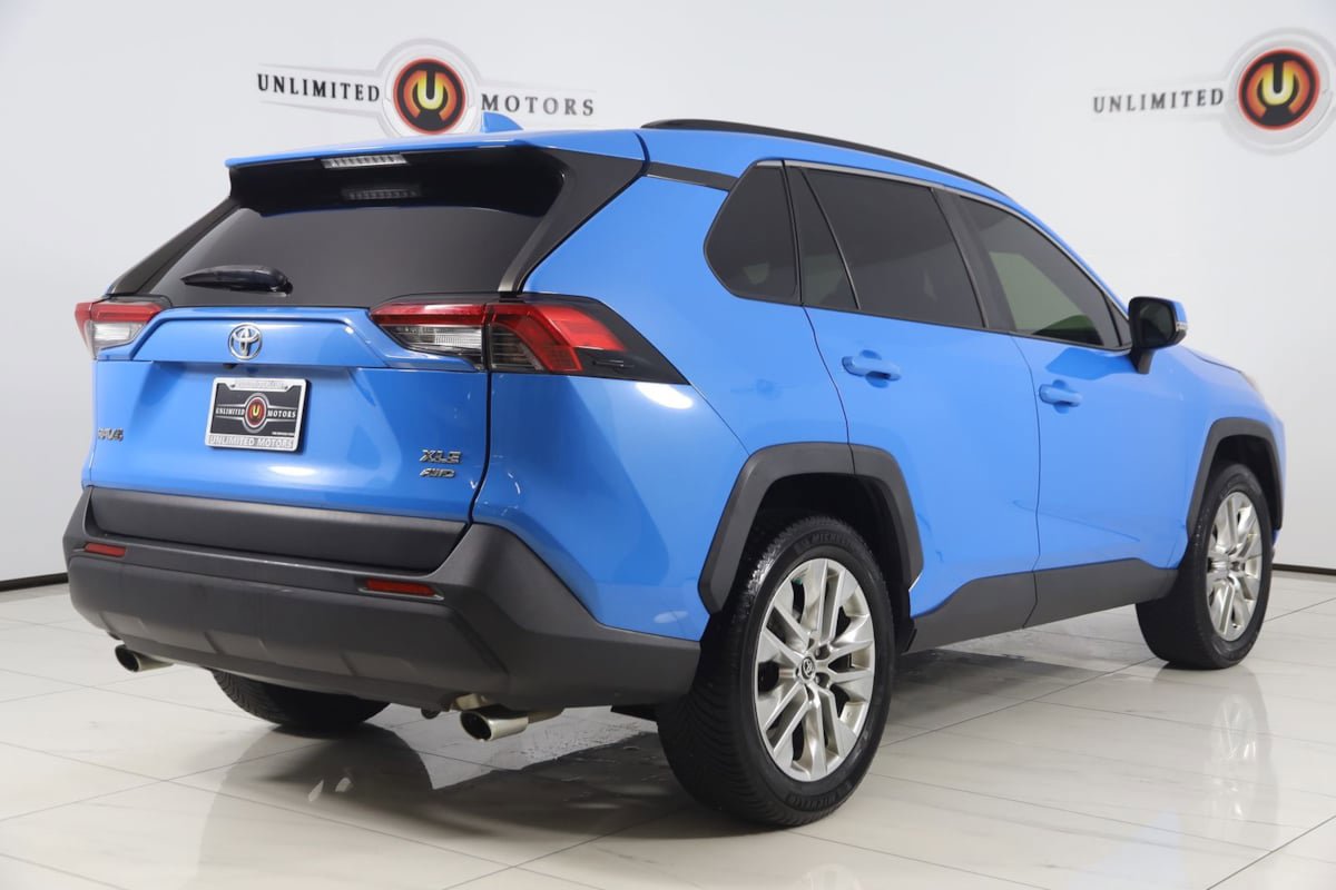 Used 2019 Toyota RAV4 XLE Premium AWD/4WD image 3