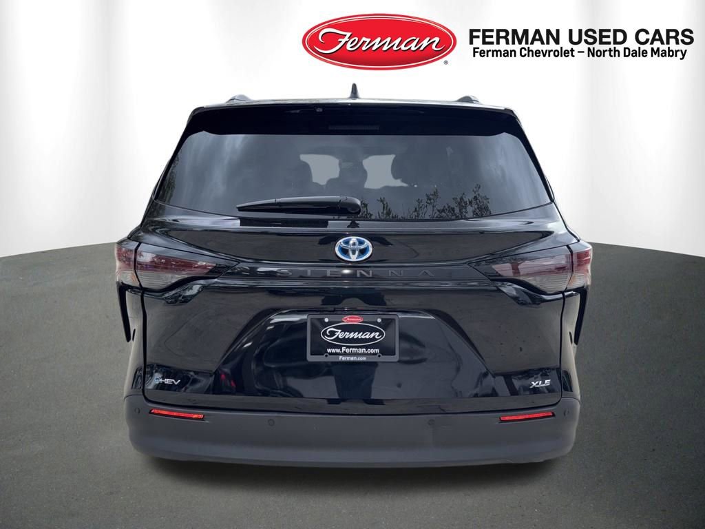 Used 2025 Toyota Sienna XLE image 11