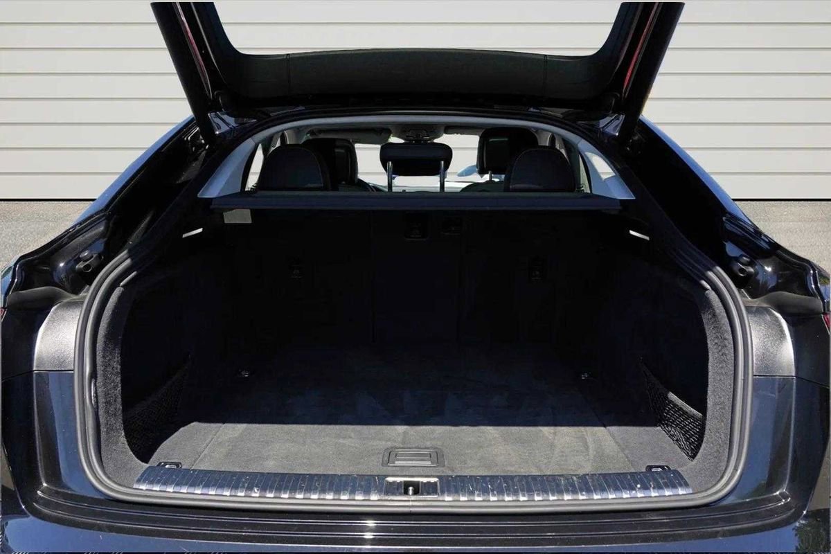 Used 2020 Audi e-tron Premium Plus image 10