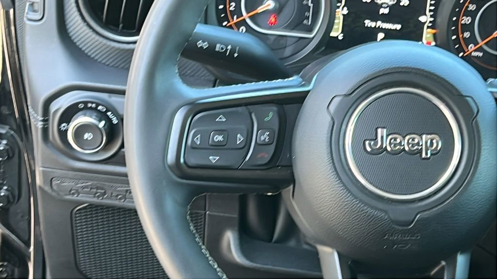 Used 2025 Jeep Wrangler Unlimited Rubicon w/ Convenience Group image 26