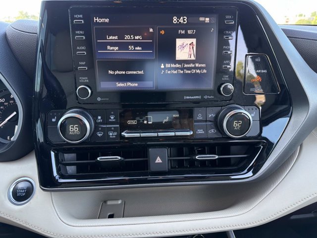 Used 2020 Toyota Highlander XLE AWD/4WD image 29