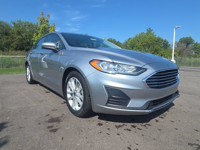 Used 2020 Ford Fusion SE FWD image 2
