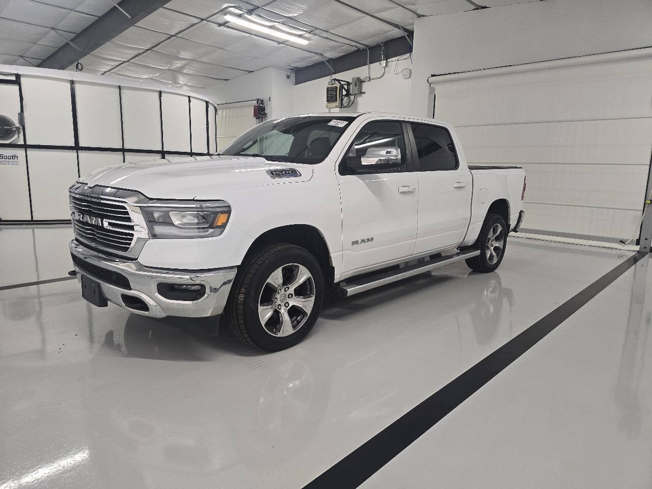Used 2023 RAM 1500 Laramie AWD/4WD image 5