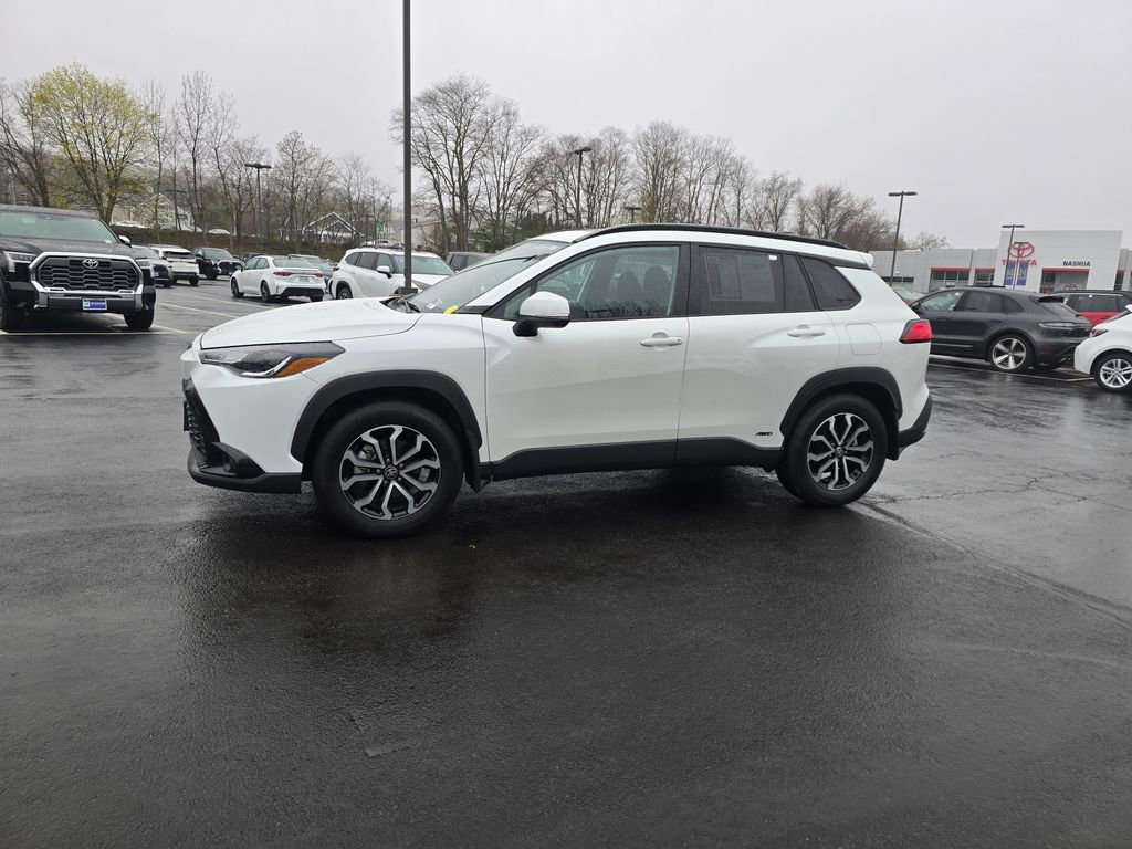 Used 2024 Toyota Corolla Cross SE w/ Moonroof Package image 3