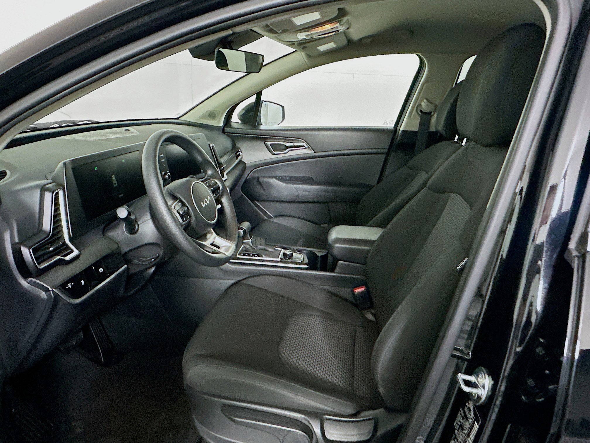 Used 2025 Kia Sportage LX image 13