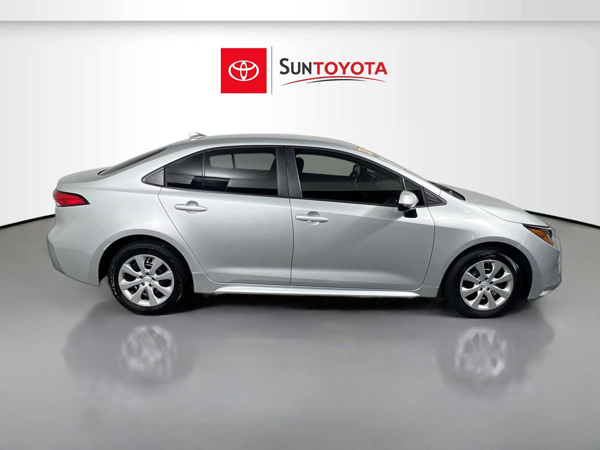 Used 2024 Toyota Corolla LE image 2