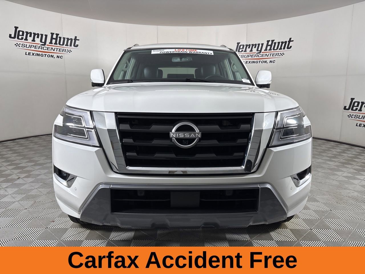 Used 2024 Nissan Armada SL w/ Captain's Chairs Package image 3