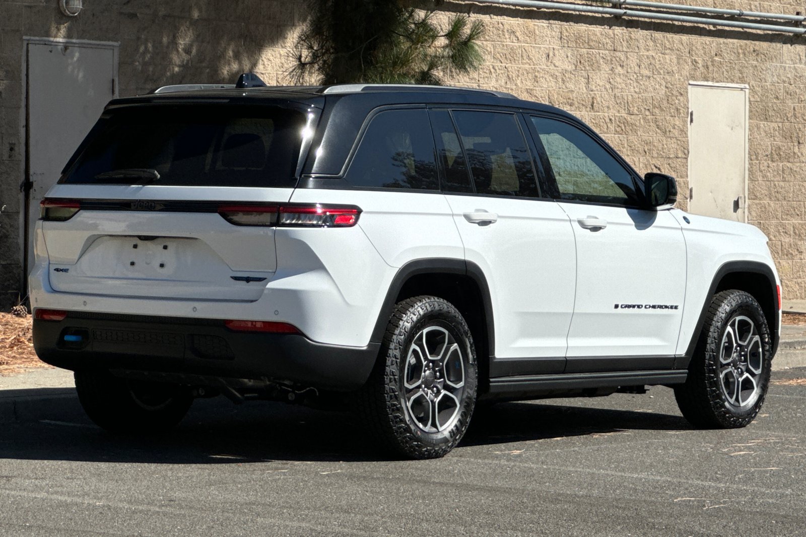 New 2023 Jeep Grand Cherokee Trailhawk 4xe AWD/4WD image 3