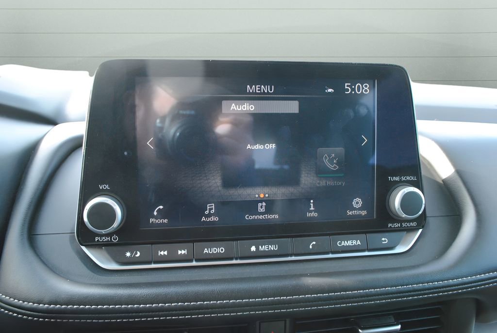 Used 2025 Nissan Rogue SV AWD/4WD image 12