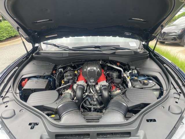 Used 2024 Maserati Levante Trofeo image 10