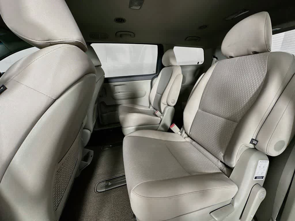 Used 2018 Kia Sedona L FWD image 14
