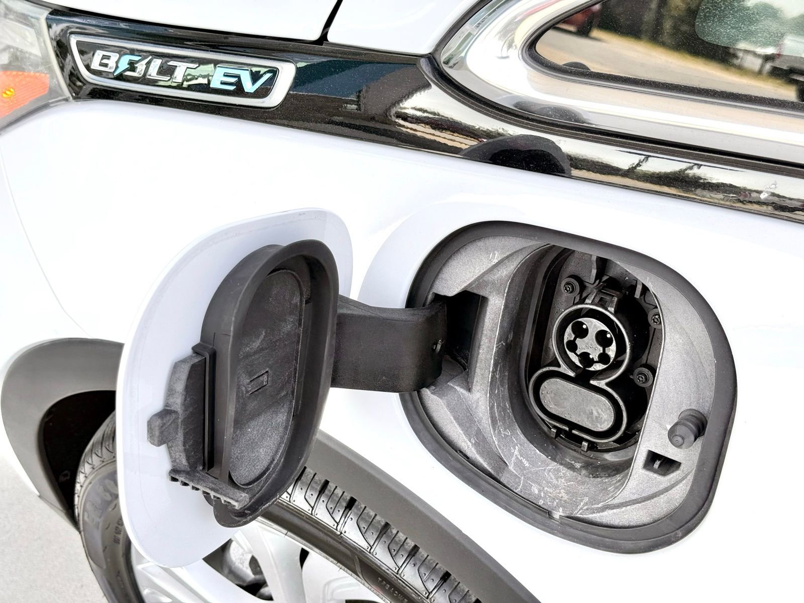 Used 2018 Chevrolet Bolt LT FWD image 17