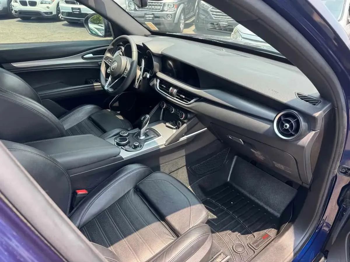 Used 2018 Alfa Romeo Stelvio Ti Sport AWD/4WD image 9