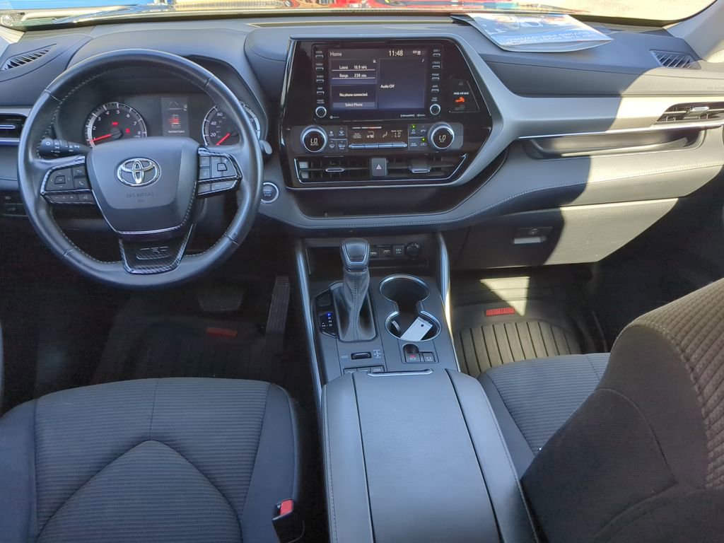 Used 2021 Toyota Highlander LE image 21