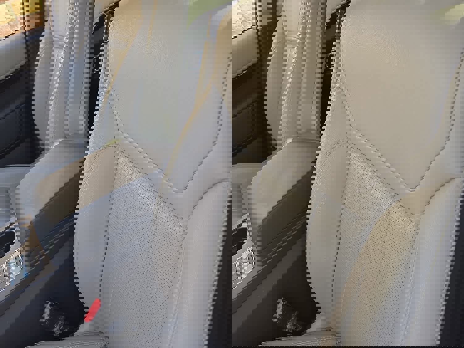 Used 2017 Land Rover Discovery SE image 16