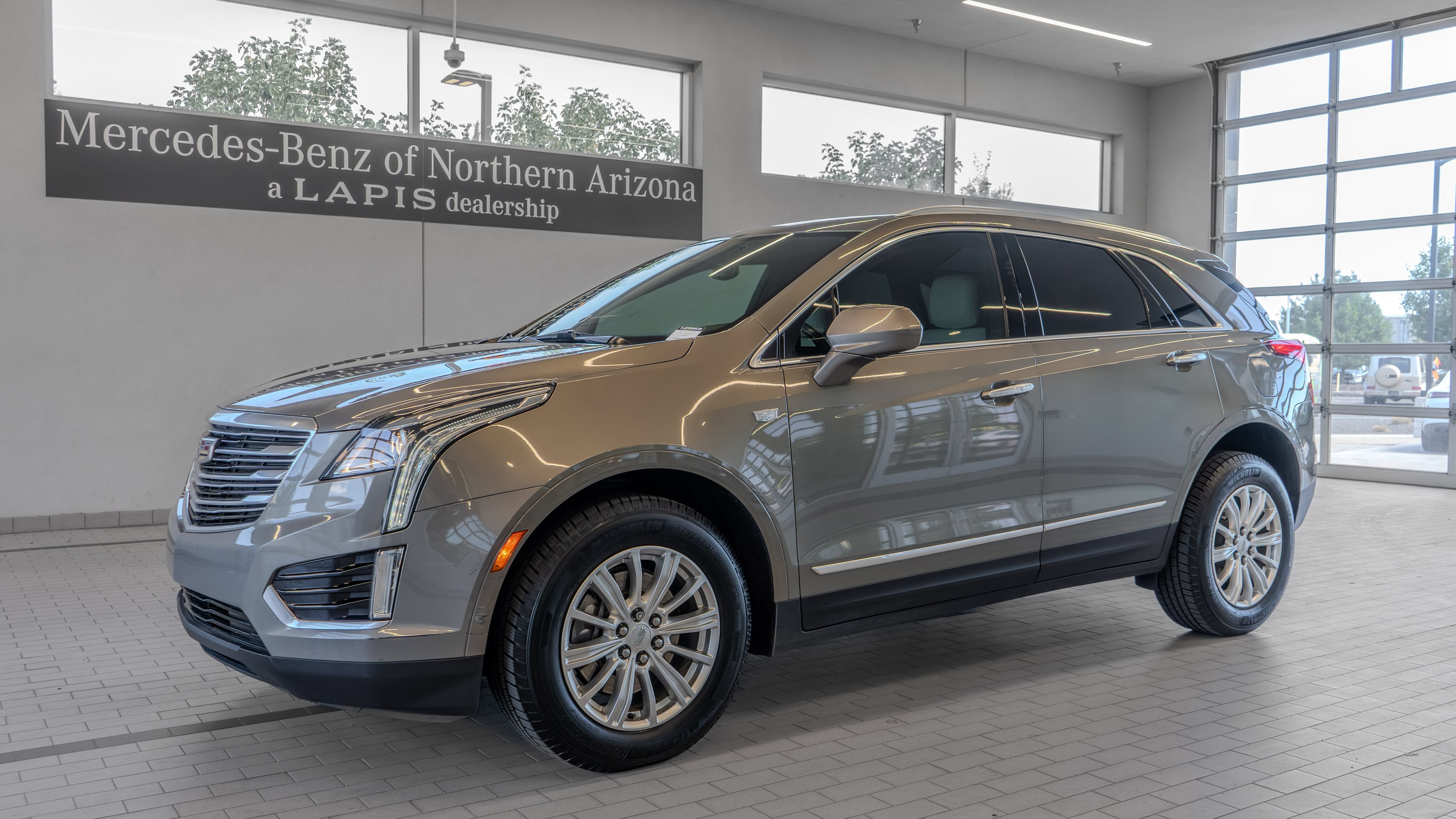 Used 2018 Cadillac XT5 FWD w/ LPO, Wheel Lock Package image 3
