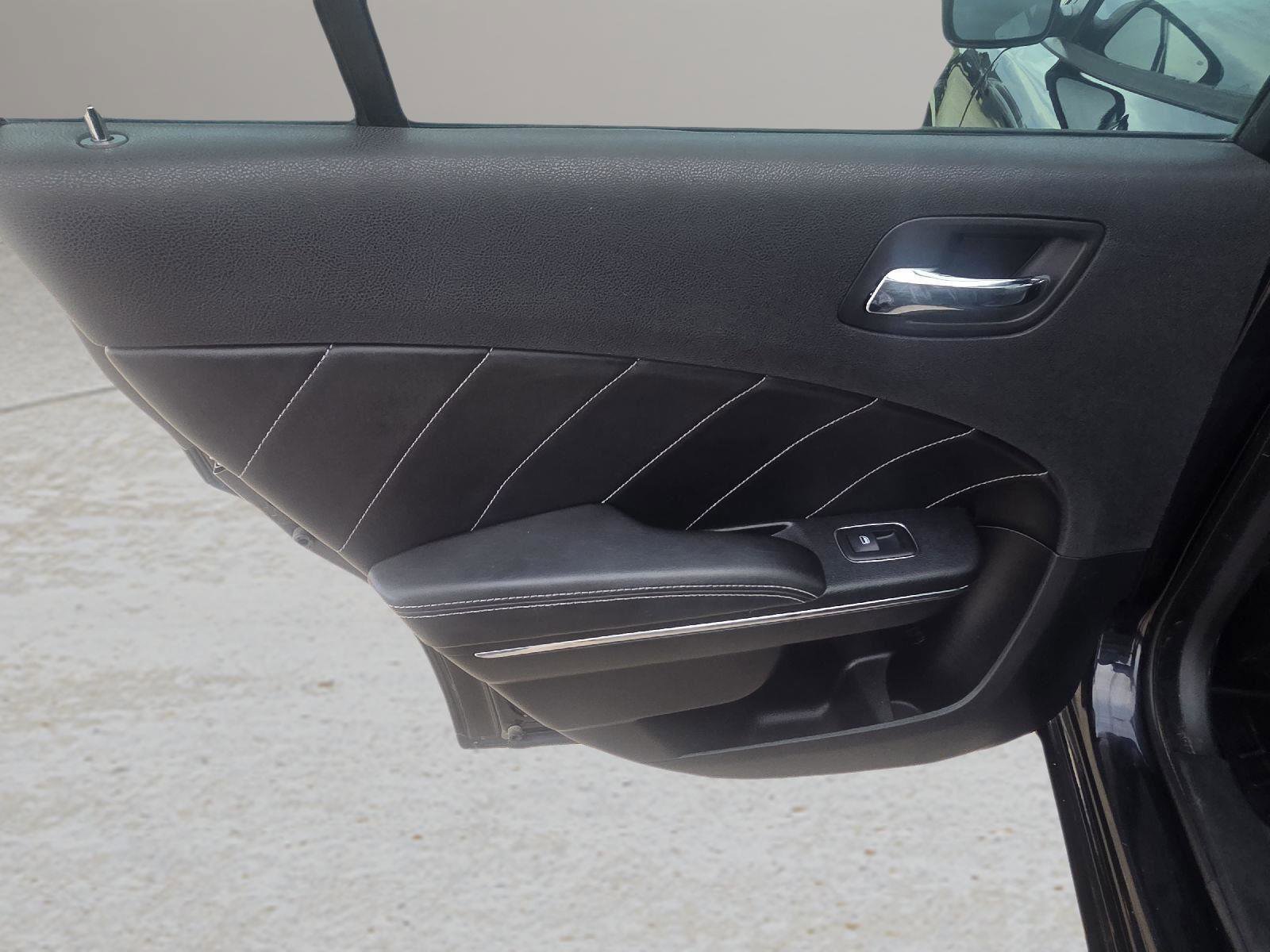 Used 2014 Dodge Charger R/T image 25