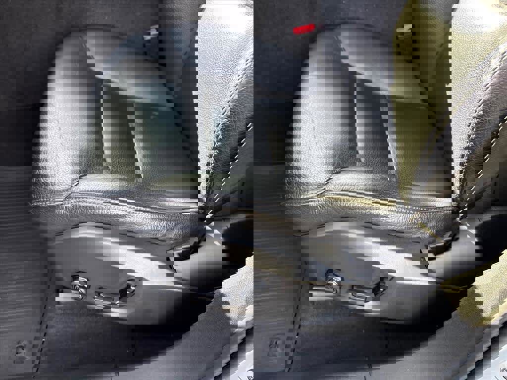 Used 2018 Volvo XC60 T6 Momentum w/ Convenience Package image 22