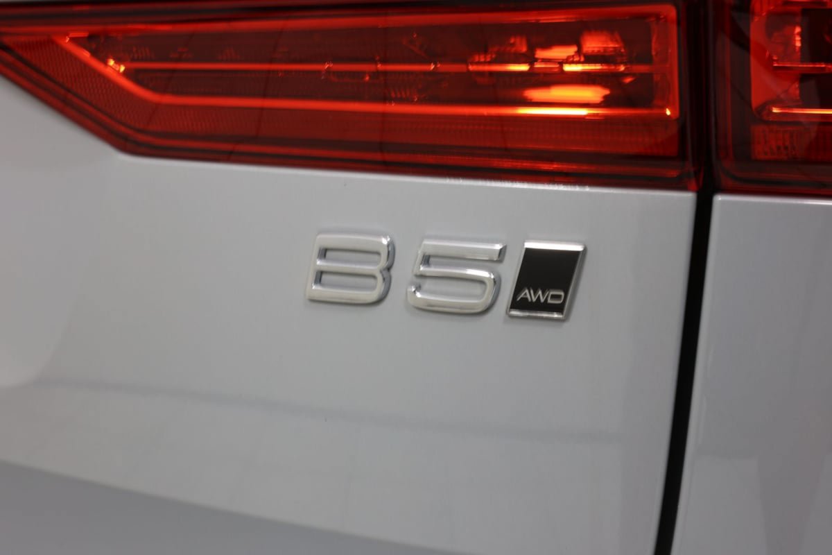 Used 2025 Volvo XC60 B5 Plus AWD/4WD image 45