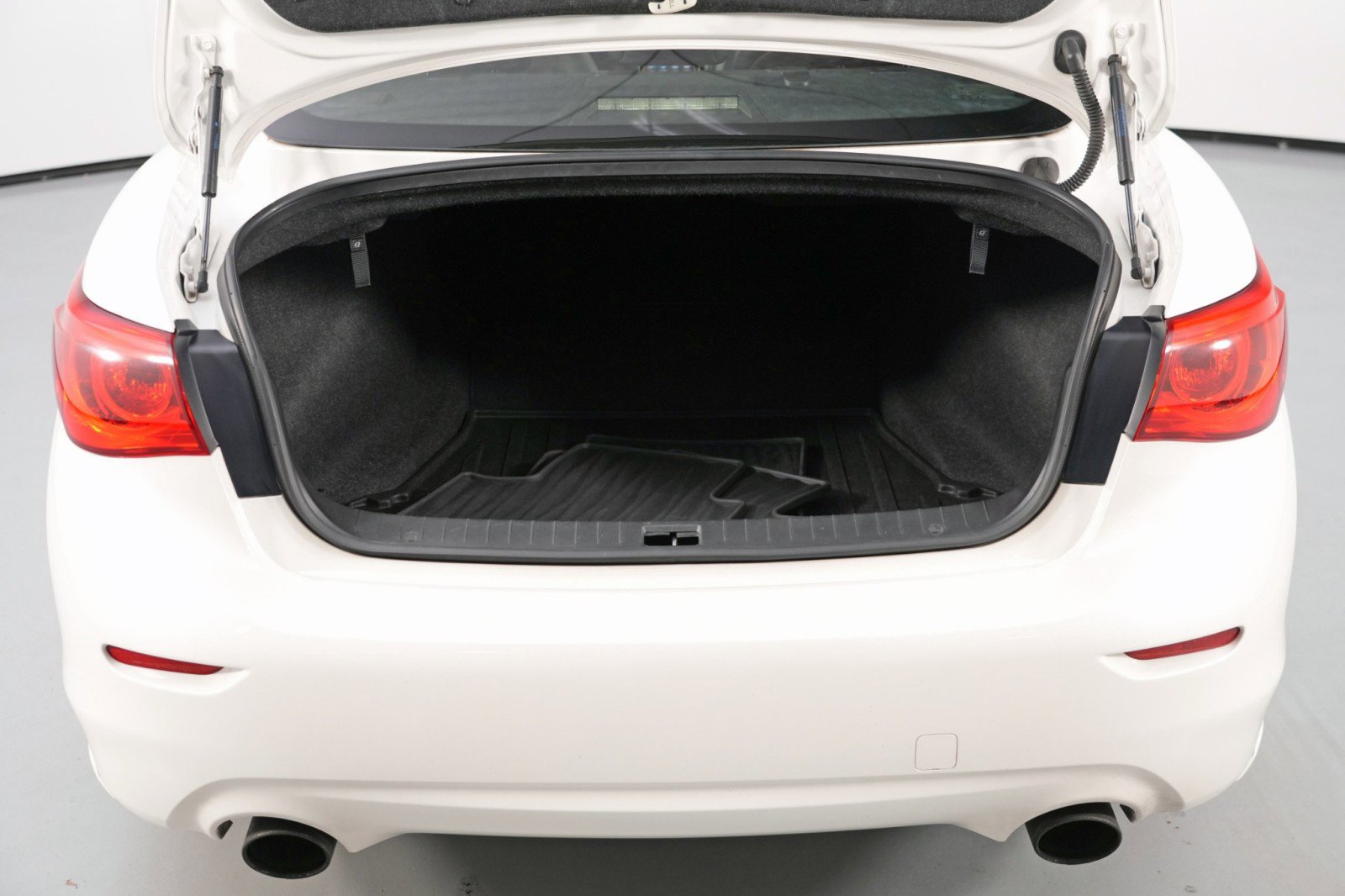 Used 2017 INFINITI Q50 3.0t Premium w/ 3.0T Premium Plus Package image 9