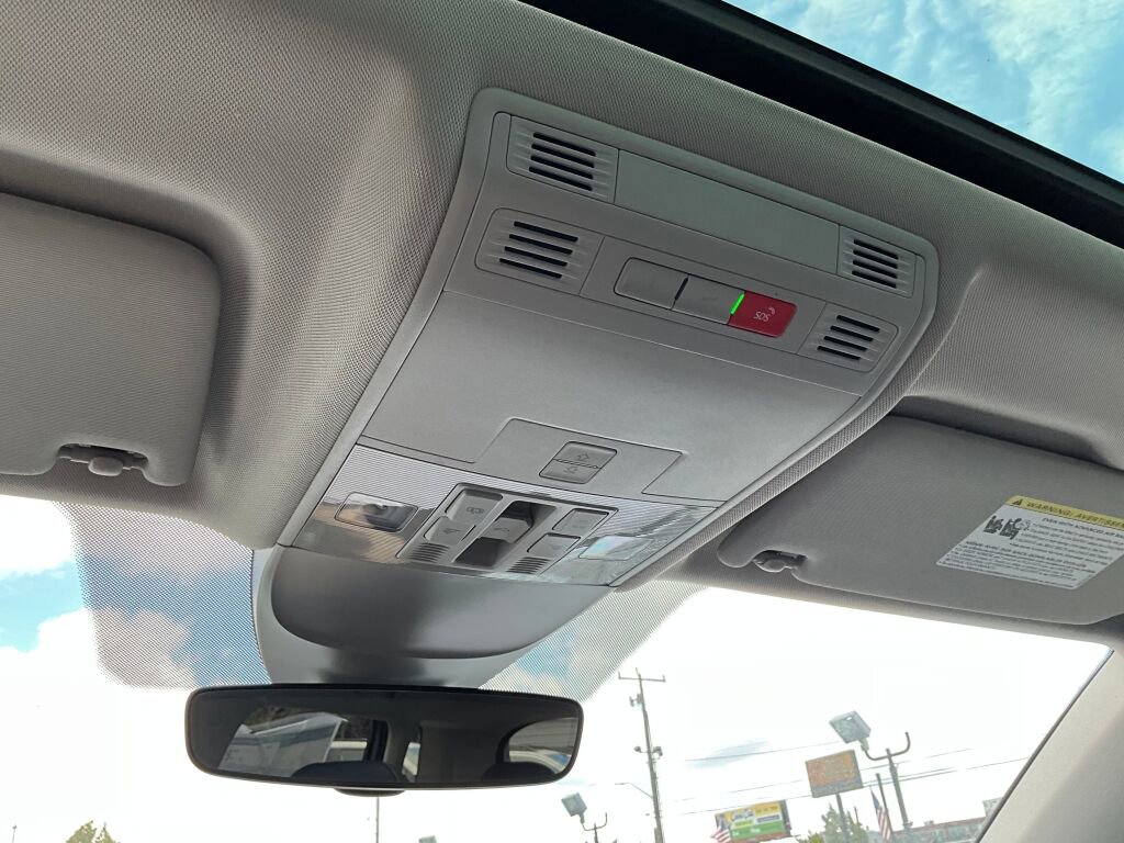 New 2025 Volkswagen Taos SEL image 15