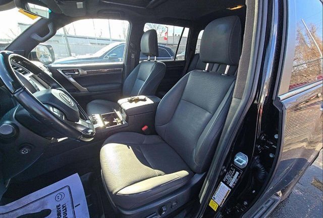 Used 2021 Lexus GX 460 Premium w/ Premium Package image 2