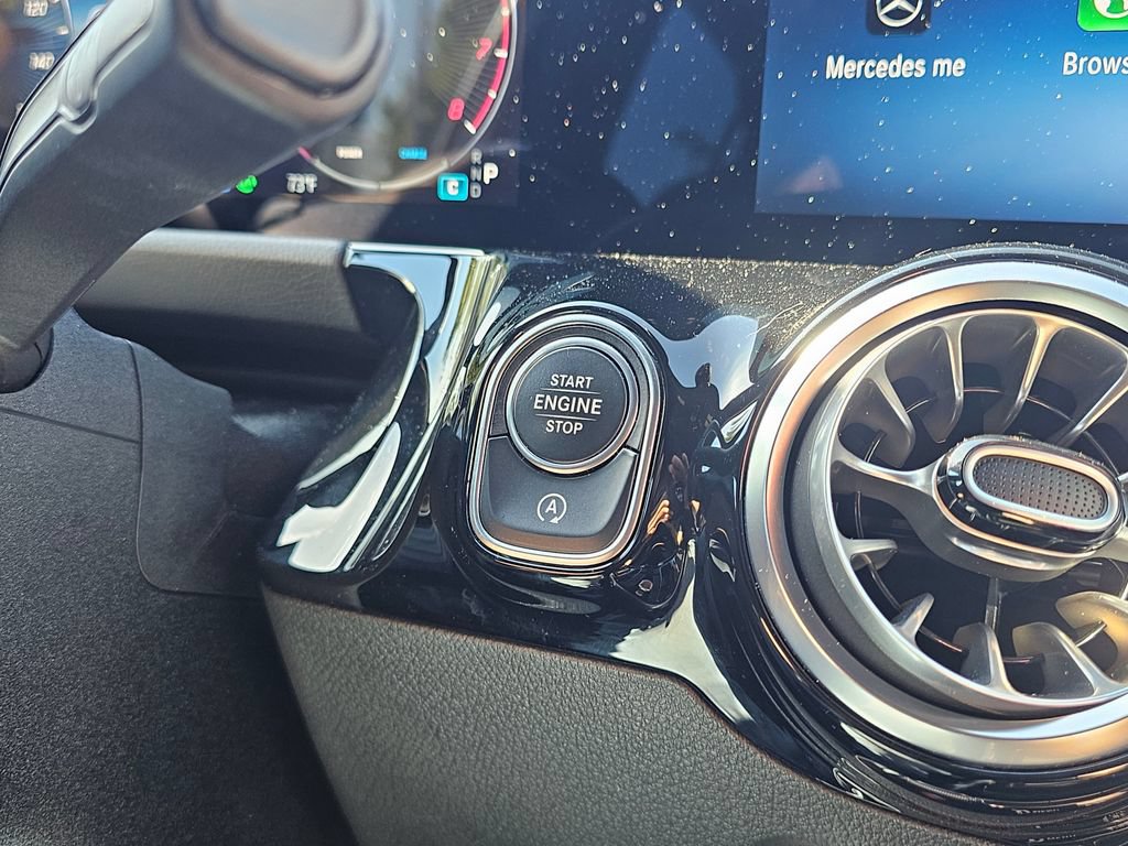 Used 2025 Mercedes-Benz GLA 250 image 25