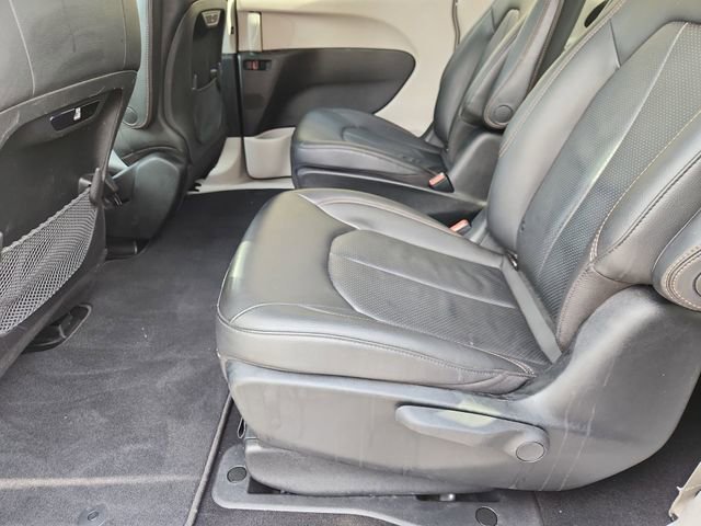 Used 2020 Chrysler Pacifica Touring-L w/ Premium Audio Group image 23