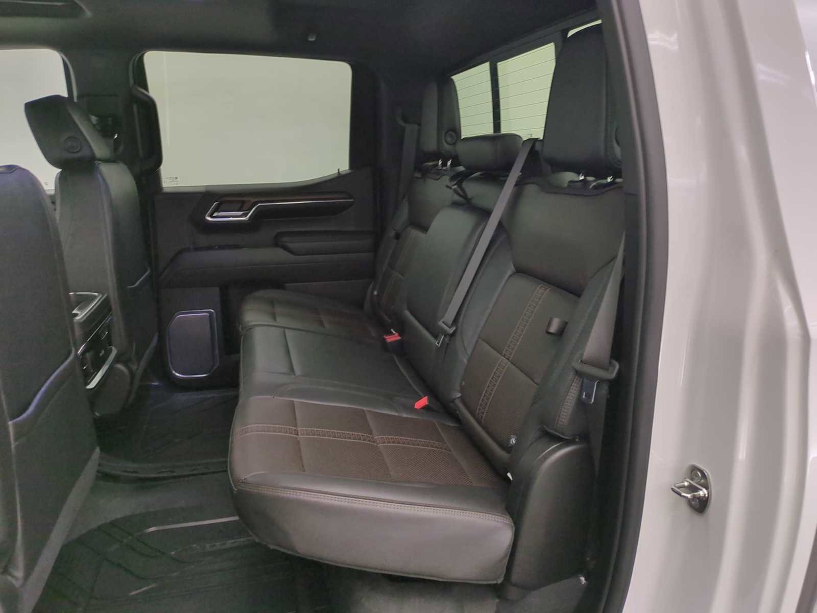 Used 2024 Chevrolet Silverado 1500 High Country w/ High Country Premium Package AWD/4WD image 19