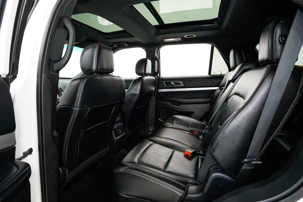 Used 2017 Ford Explorer XLT w/ Equipment Group 202A image 29