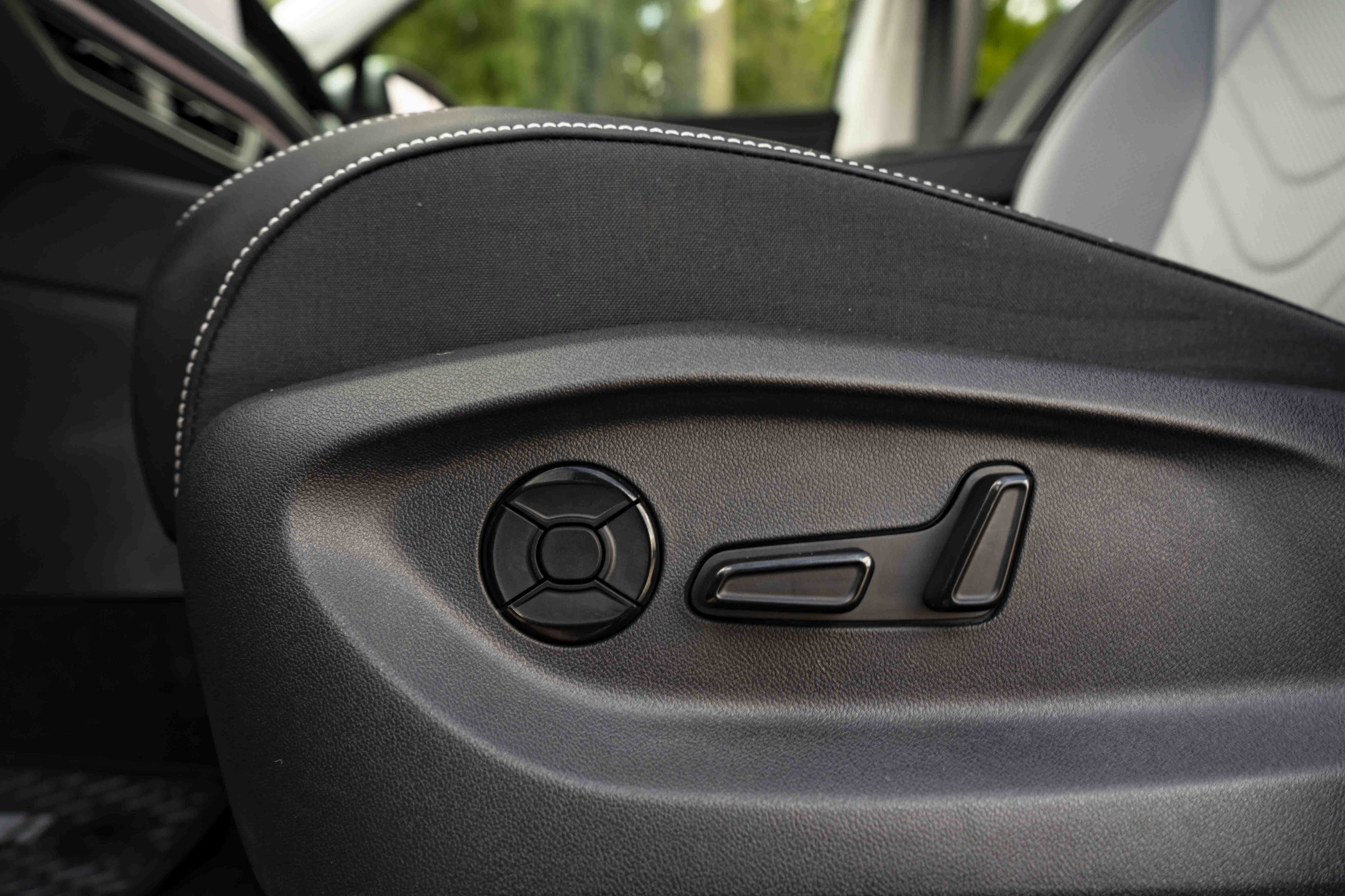 Certified 2026 Volkswagen Tiguan SE FWD image 34