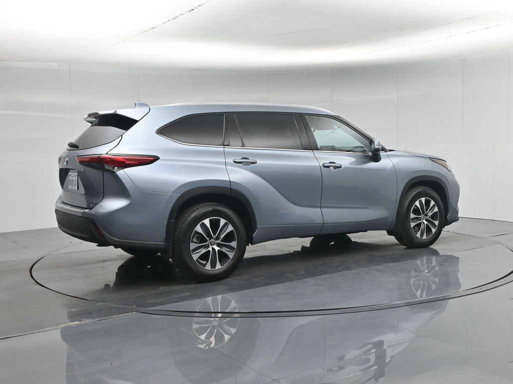 Used 2021 Toyota Highlander XLE image 30