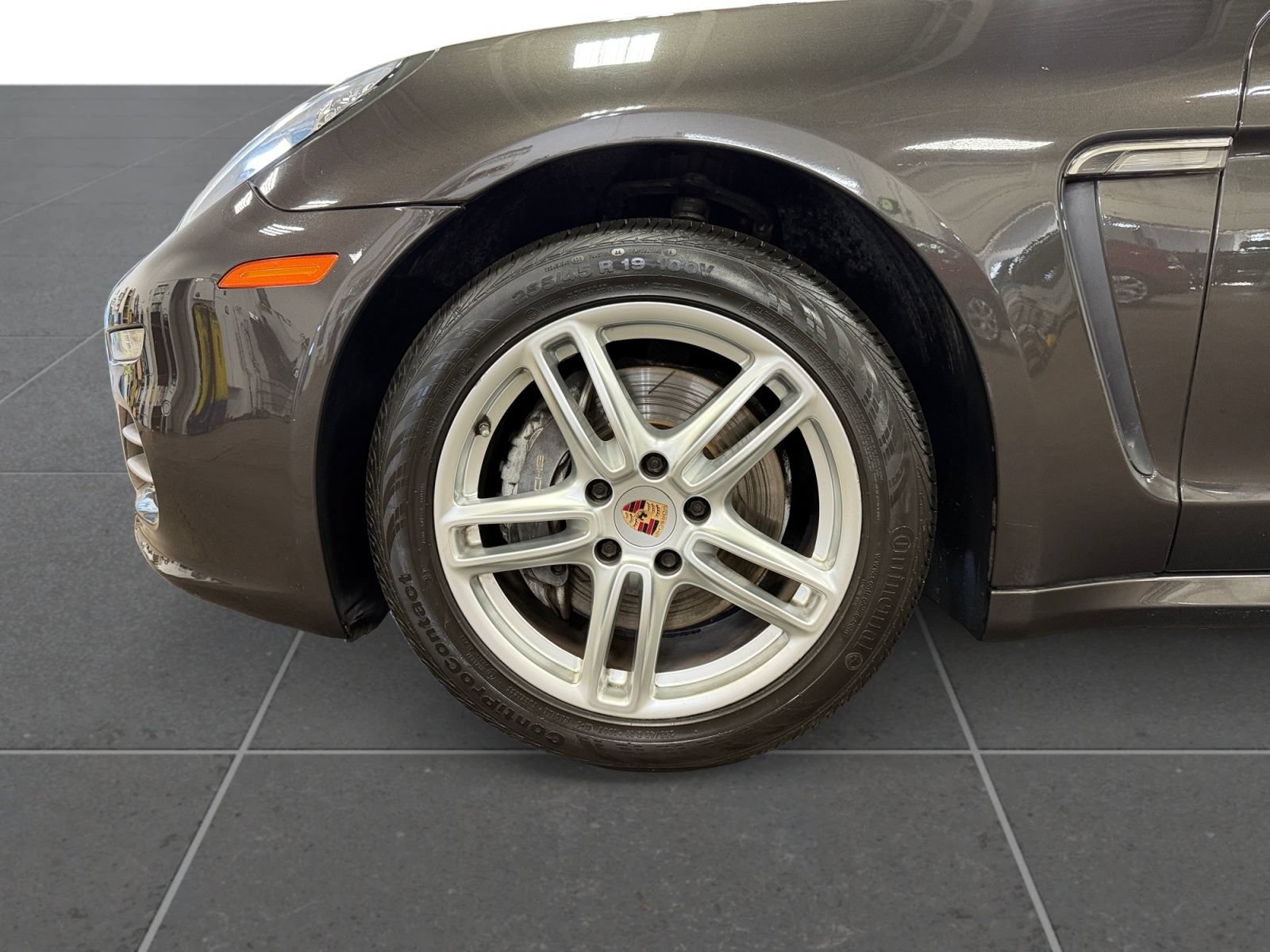 Used 2014 Porsche Panamera 4 w/ Premium Package AWD/4WD image 13