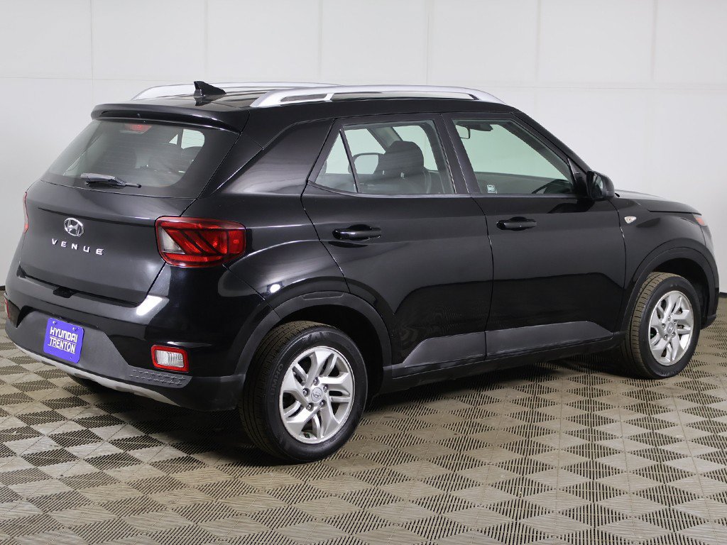 Used 2020 Hyundai Venue SEL FWD image 7
