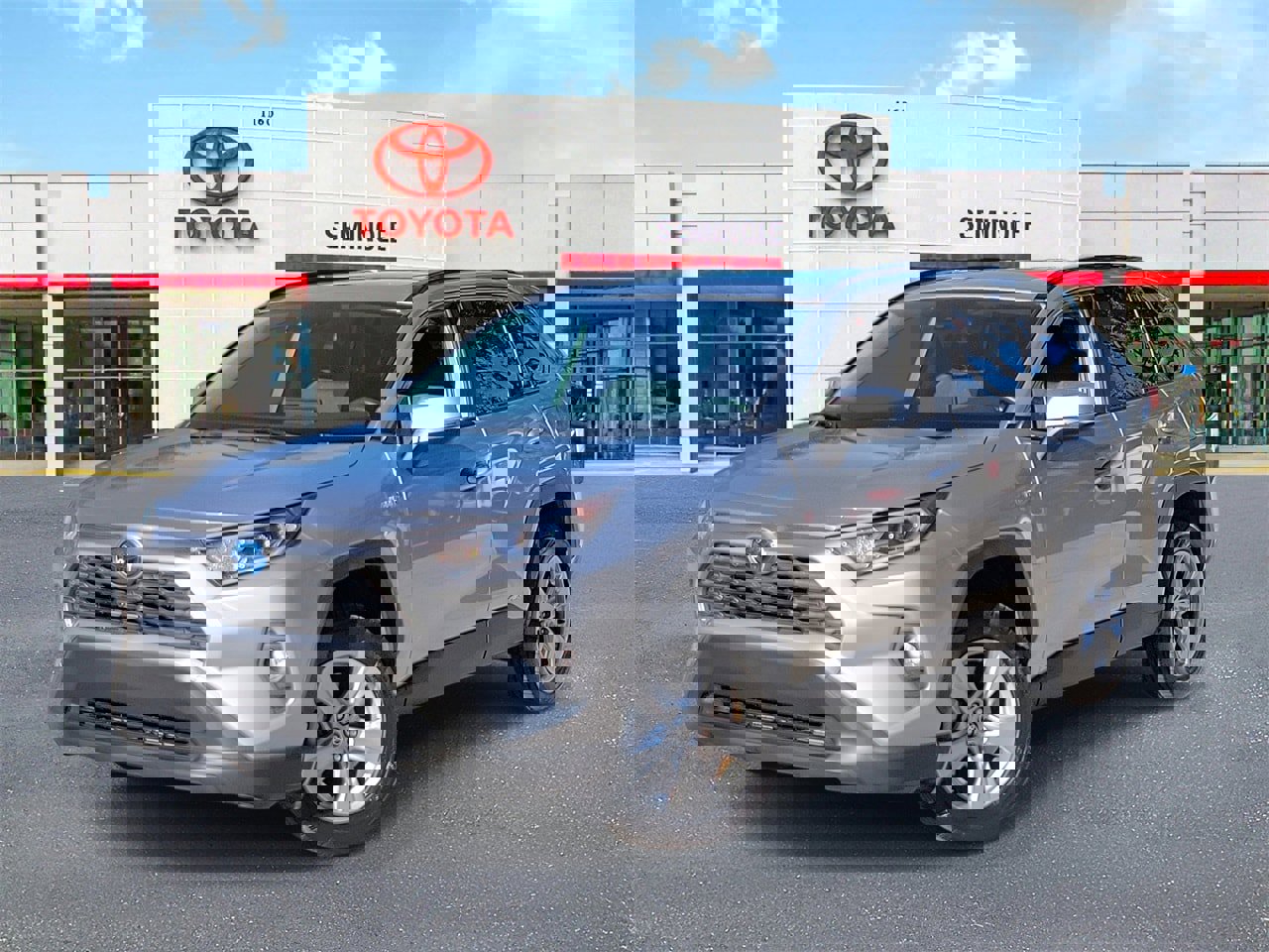 Used 2020 Toyota RAV4 XLE image 1