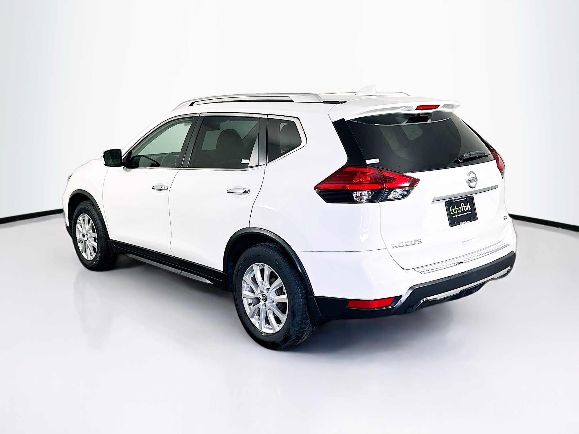 Used 2017 Nissan Rogue SV FWD image 5