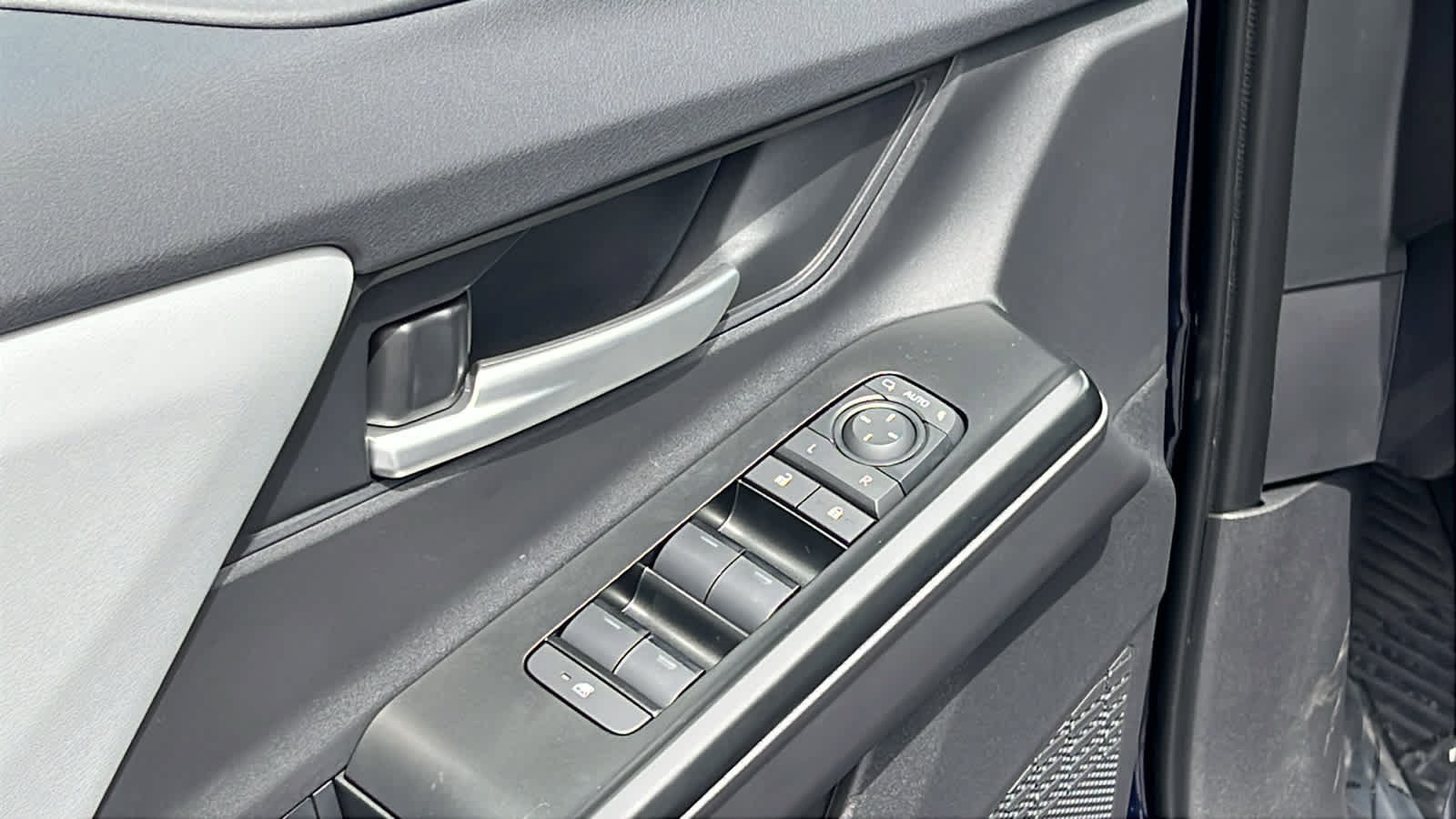 New 2026 Subaru Solterra AWD/4WD image 22