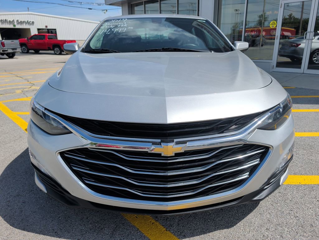 Used 2019 Chevrolet Malibu LT FWD image 2
