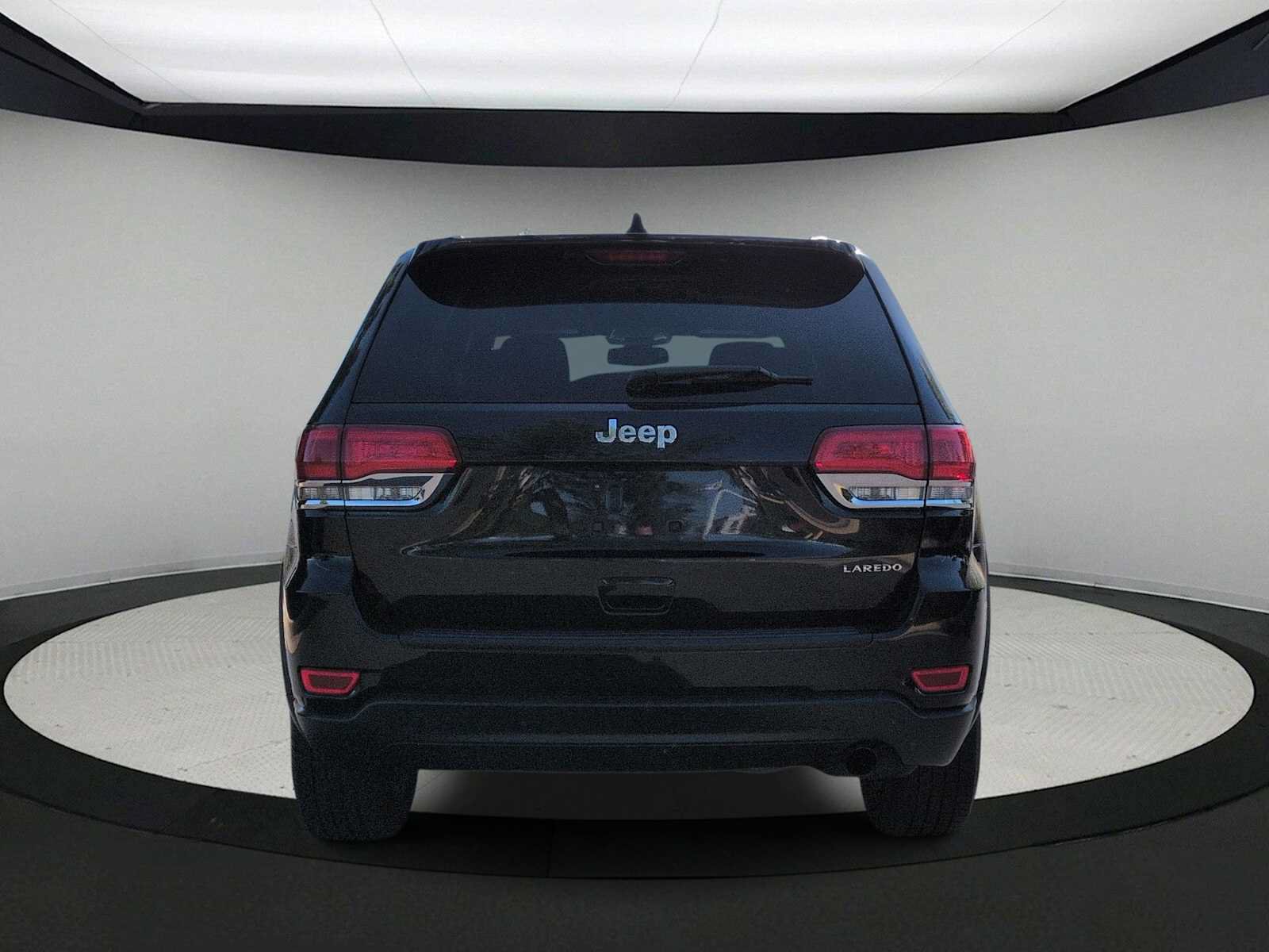 Used 2014 Jeep Grand Cherokee Laredo w/ 18" Wheel & 8.4" Radio Group RWD image 7