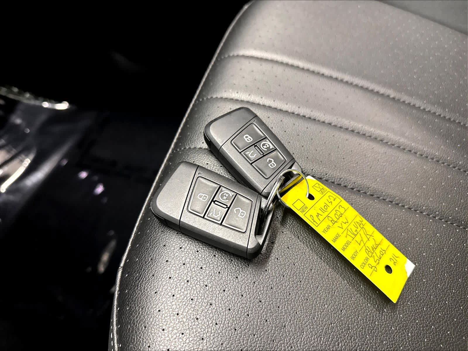 Used 2023 Volkswagen Tiguan SE R-Line FWD image 39