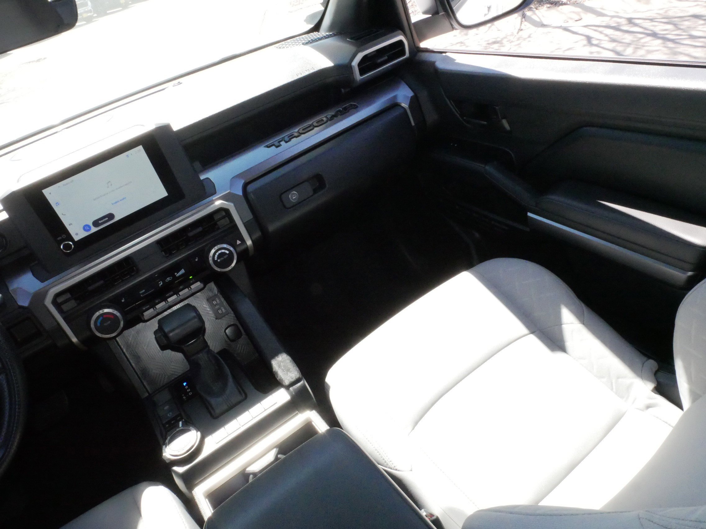 Used 2024 Toyota Tacoma SR5 AWD/4WD image 11