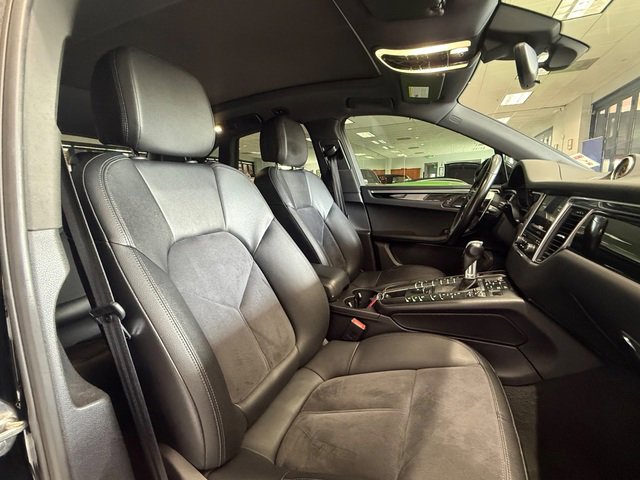 Used 2018 Porsche Macan AWD/4WD image 8